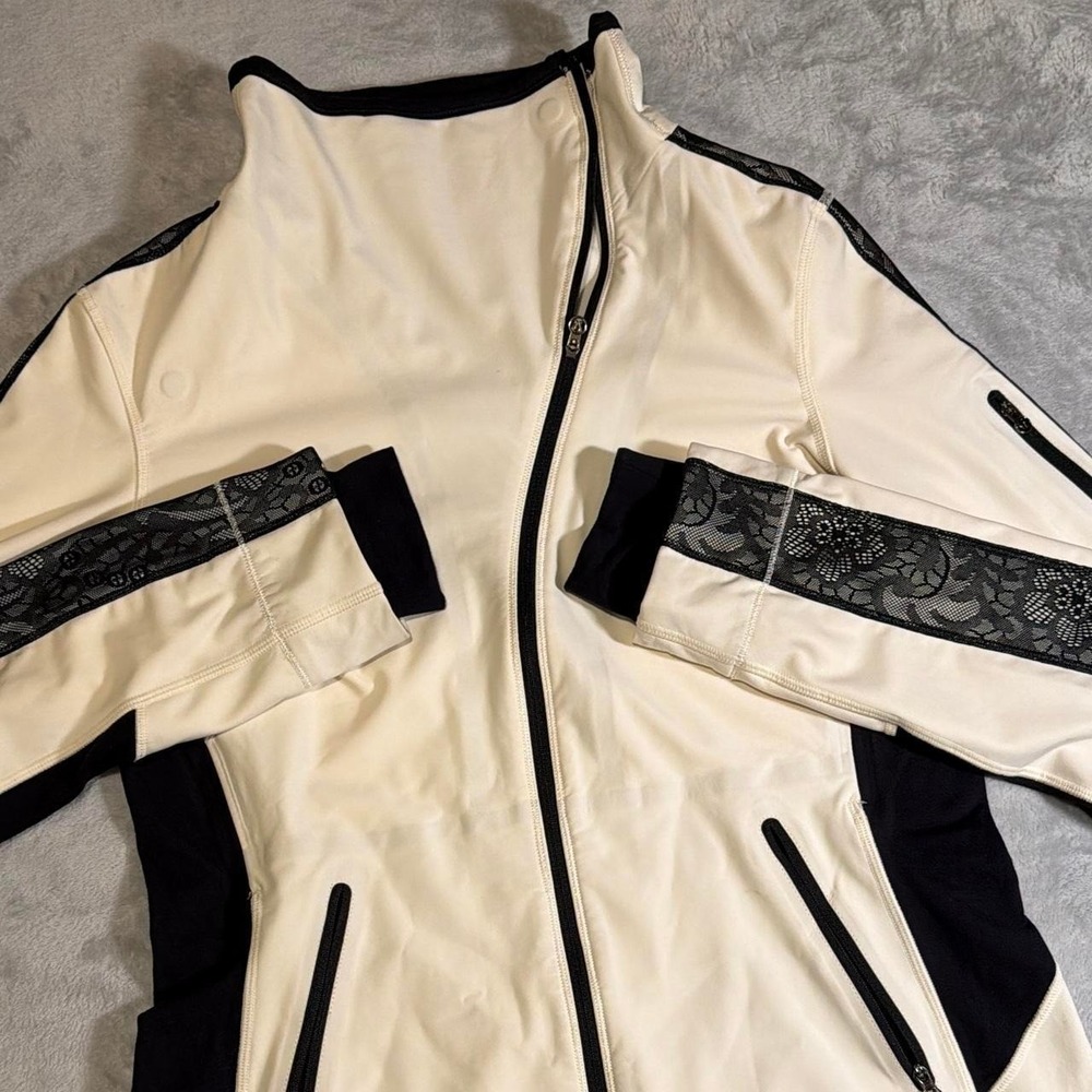 Lululemon Japanese Inspired Draft Dodger Jacket | Cream/Black | Size 8